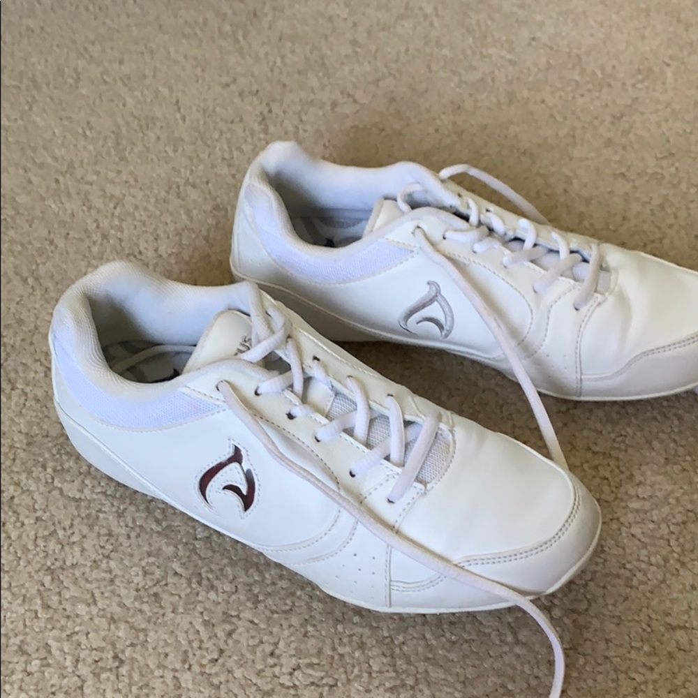 Axeus white 6.5 shoes